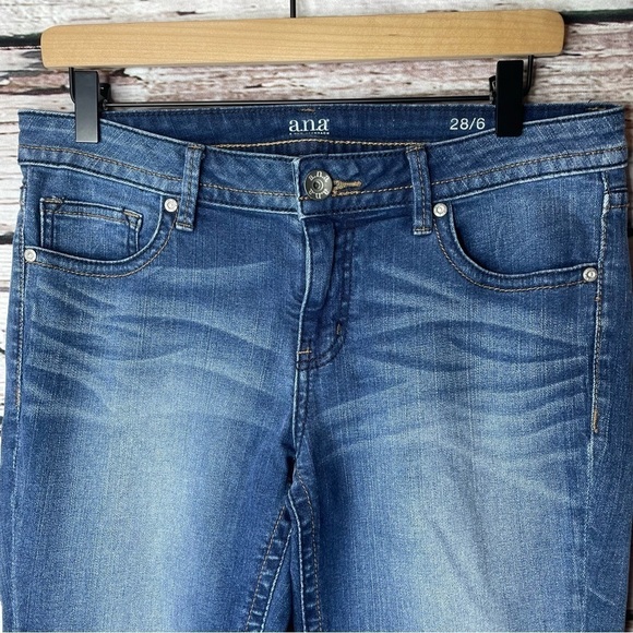 a.n.a. A New Approach Cropped Denim‎ Blue Jeans Size 28/6 Mid Rise Stretch EUC! - Picture 2 of 15